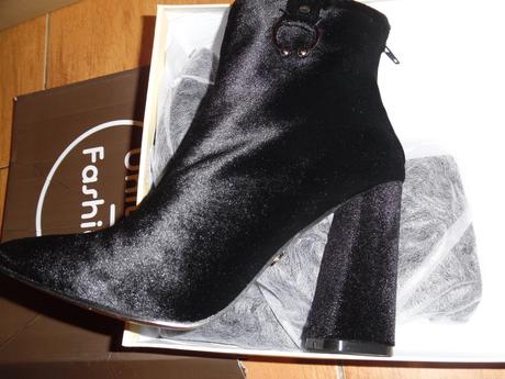 Zamatové kotníčky, 40