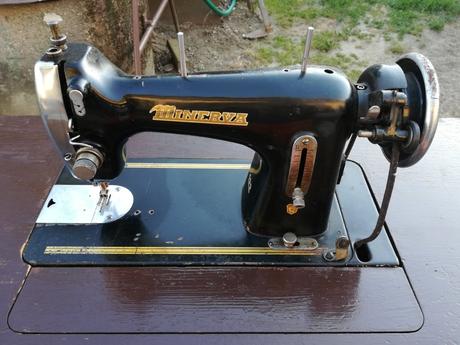Predám starý šijací stroj minerva 122, 