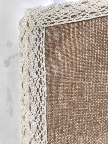 Malý naturálny obrus,