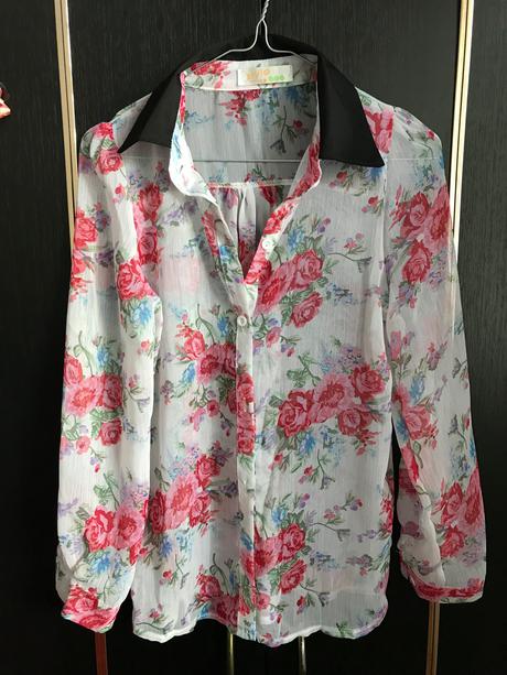 Priesvitná kvetinová blúzka, s