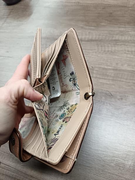 Peňaženka anekke, anekke