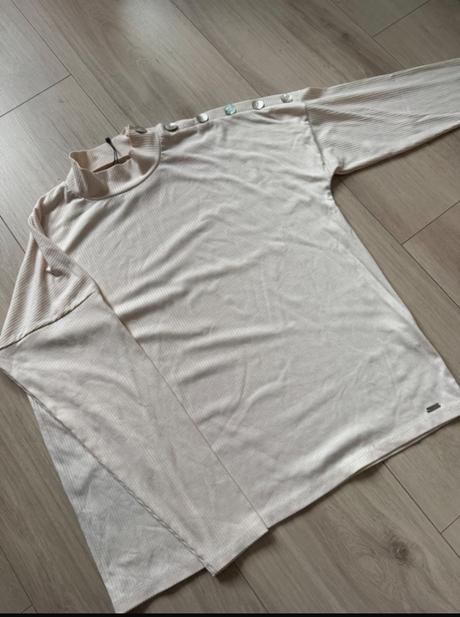 Bežove tričko so stojačikom, mohito,m