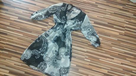 Jemná tunika alebo šaty, s