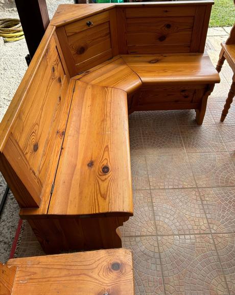 Devenna suprava lavica, stol, 2x stolicka a skrina,