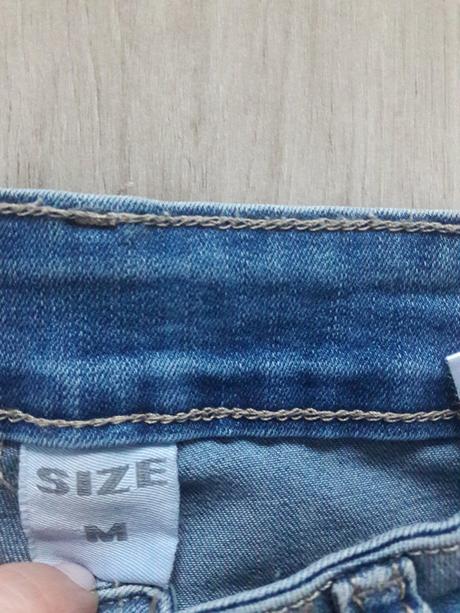 Potrhané štýlové rifle, m