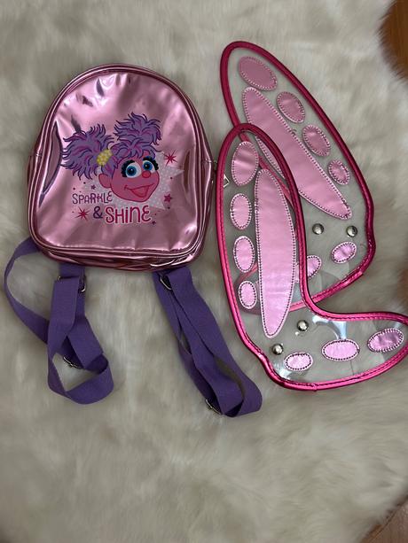 Detský ružový ruksak abby cadabby s krídlami, 