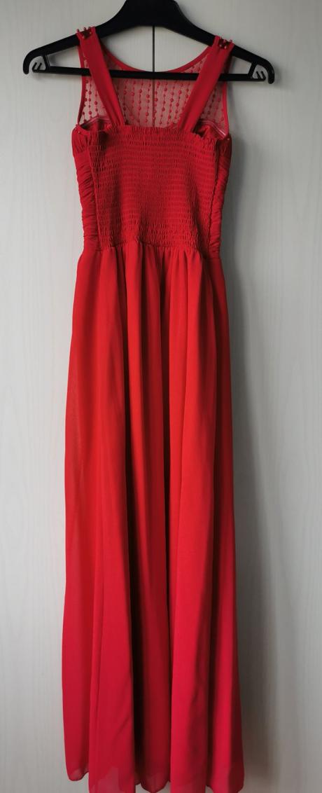 Červené šaty, s