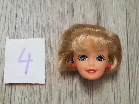 Hlavy barbie bez tela,