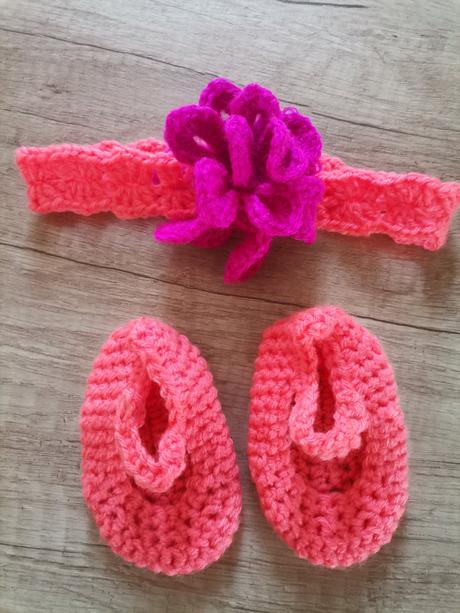 Strikovana set - čelenka a topánočky, 