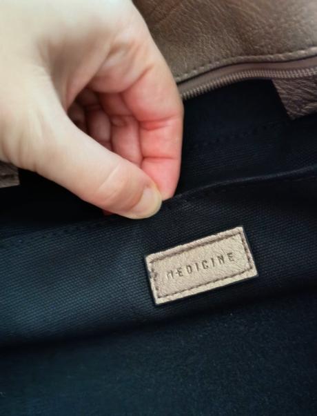 Veľká kabelka medicine, medicine