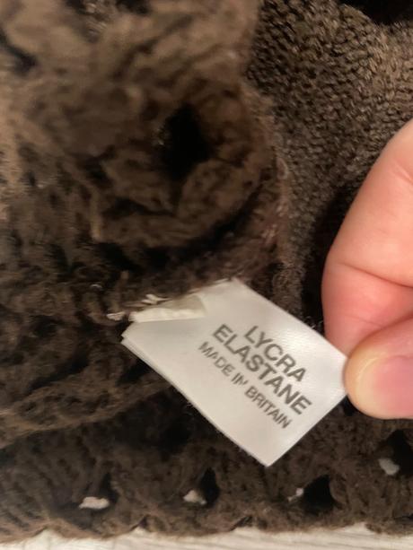 Hnedý sveter s opaskom, m