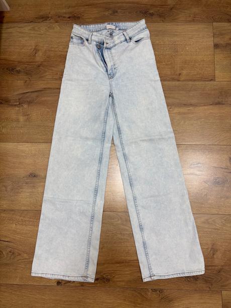 Široké džínsy, s