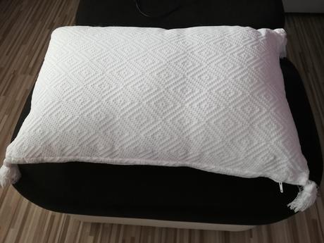 Dekoracny vankus frieda biely,