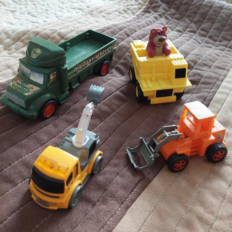 4x auta, kamion, stavebné stroje, 