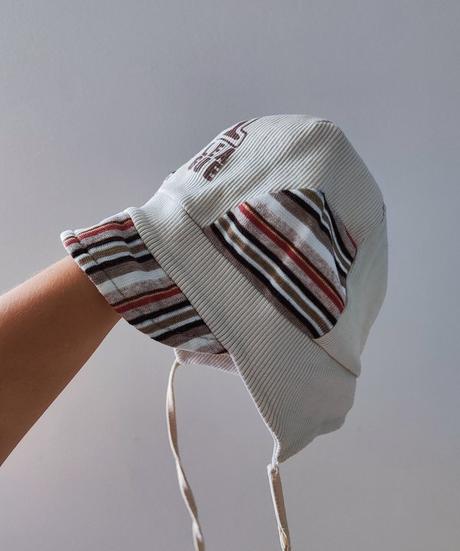 Rebrovaná čiapočka so šiltom, 74