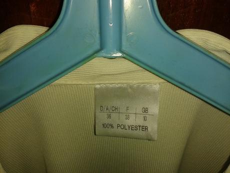 Kostým, 3 dielny s poštou, 38