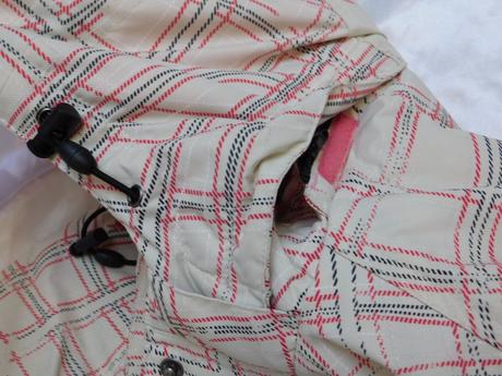 Kvalitna lyziarska bunda s odonimatelnou kapucnou, 36