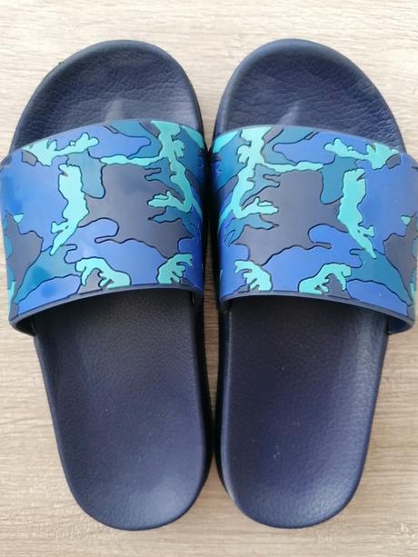 Dvoje šľapky, f&f,33