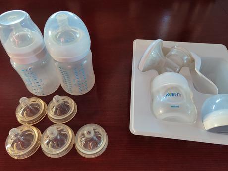 Avent odsávačka mlieka a dve avent fľašky, 