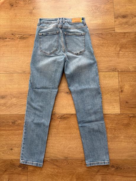 Mom fit džínsy úzkeho strihu, stradivarius,36