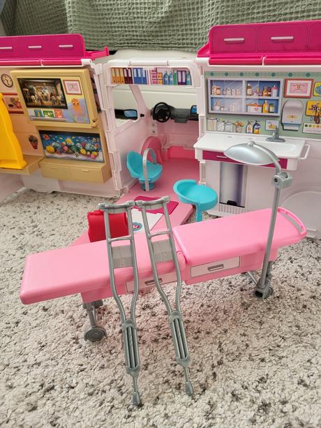 Barbie sanitka, 