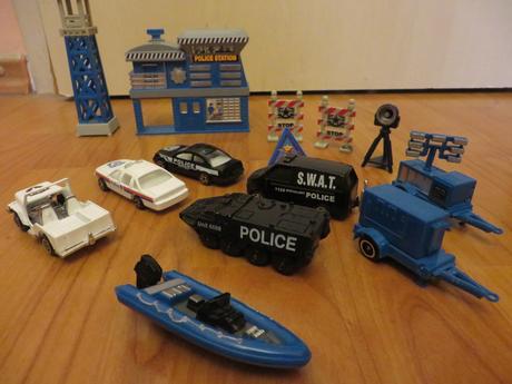 Set - policajné autá, čln, strážna veža,