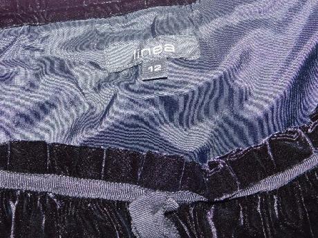 Kvalitne zamatove saty, 38