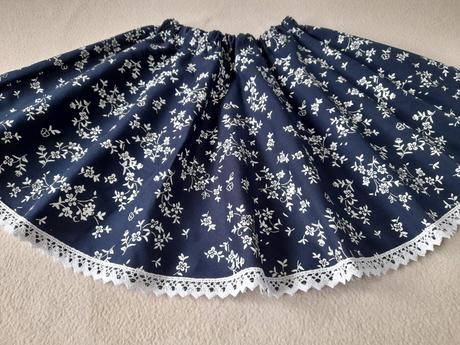 Folklórna sukňa modrá s krajkou, 104 - 134