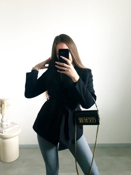 Čierny kabátik s, s