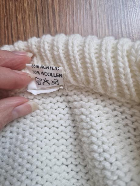 Vlneny vysivany sveter, xxl