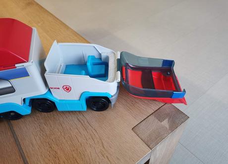 Kamion paw patrol s autami a postavičkami,