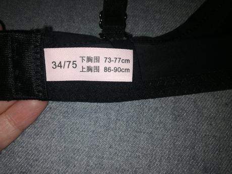 Cierna podprsenka, 70a