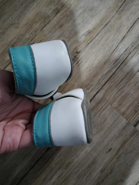 Kožené capačky, 22