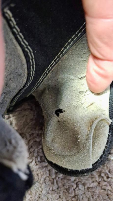 Hokejové  rukavice, poškodené, bauer,m