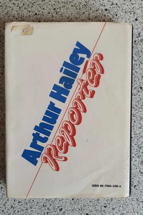 Kniha reporter arthur hailey, 