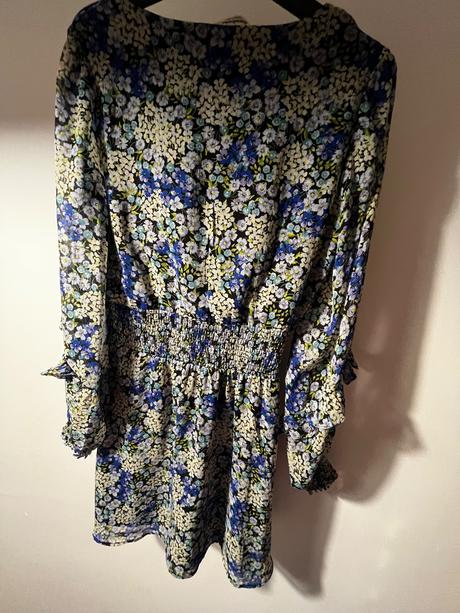 Kvietkové šaty, stradivarius,m