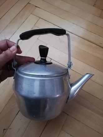 Vintage plechovy cajnik,