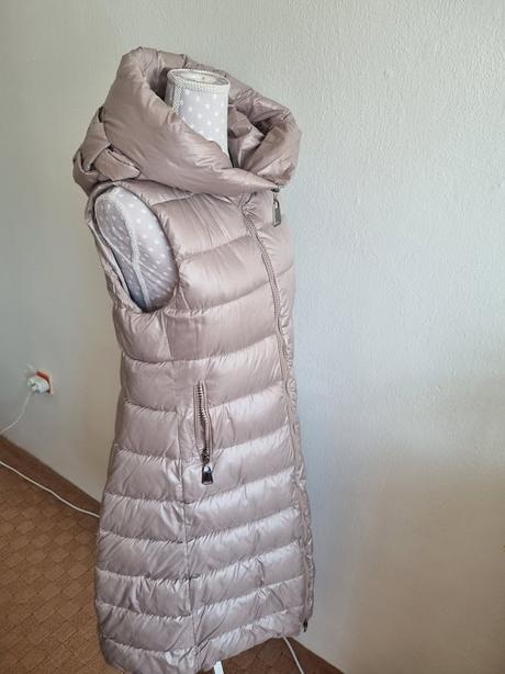 Krémová dlhá prešívaná vesta s kapucňou m, m
