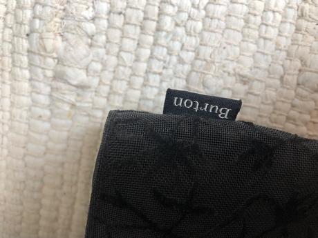 Čierna kabelka s kvetmi burton, burton