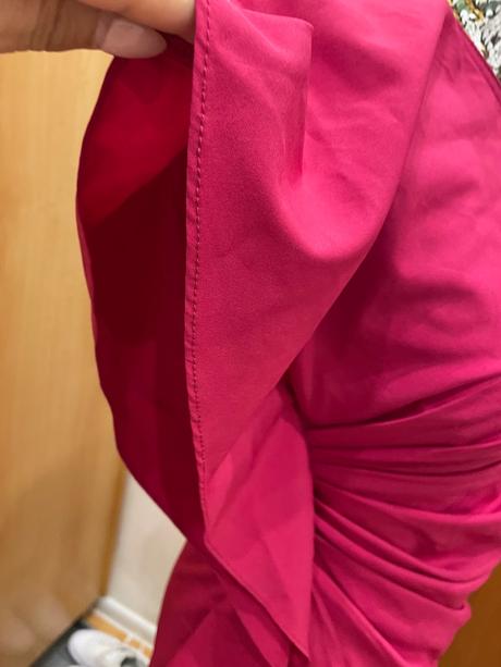 Nadherne asymetricky strihane saty, s