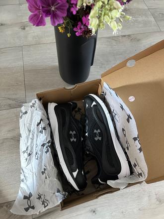 Dámske tenisky 38,5, under armour,38