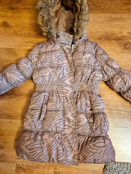 Zimna bunda 122, reserved,122