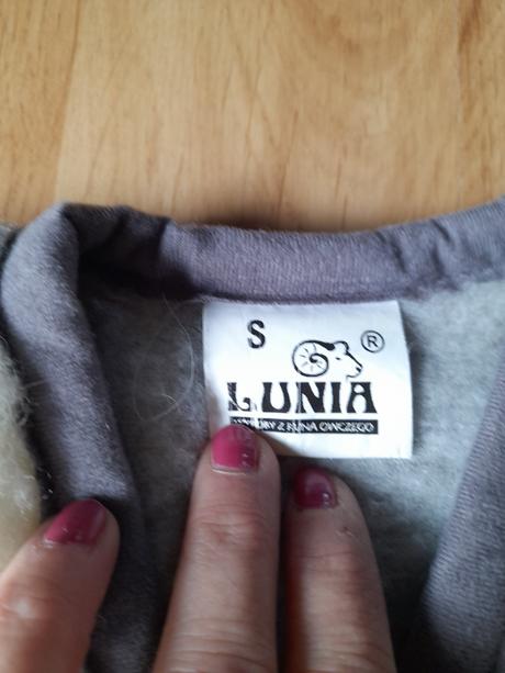 Vesta z ovčieho rúna, 98