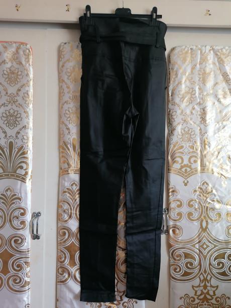Koženkové skinny nohavice, s