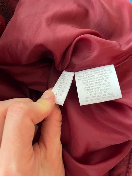 Červená vetrovka, clockhouse,36