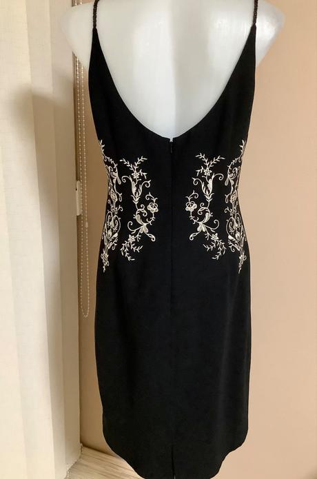 Krasne vyšívané šaty/2b, 40