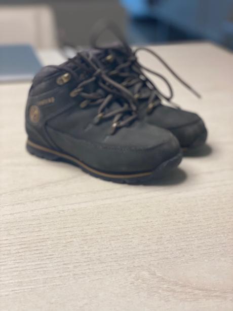 Nepremokavé topanky, 28