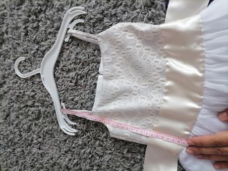 Nádherné slávnostné saty, 98