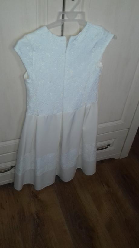Nadherné krémové šaty, 158