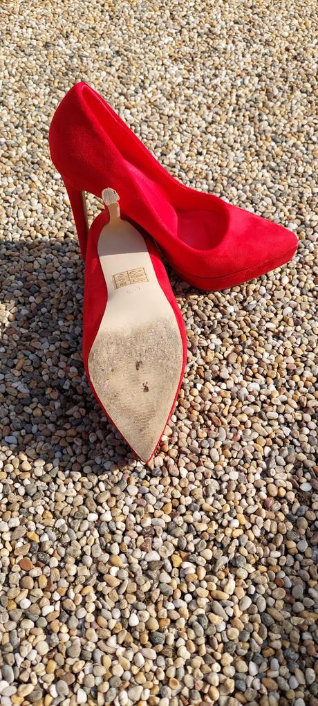 Červené lodičky, 36